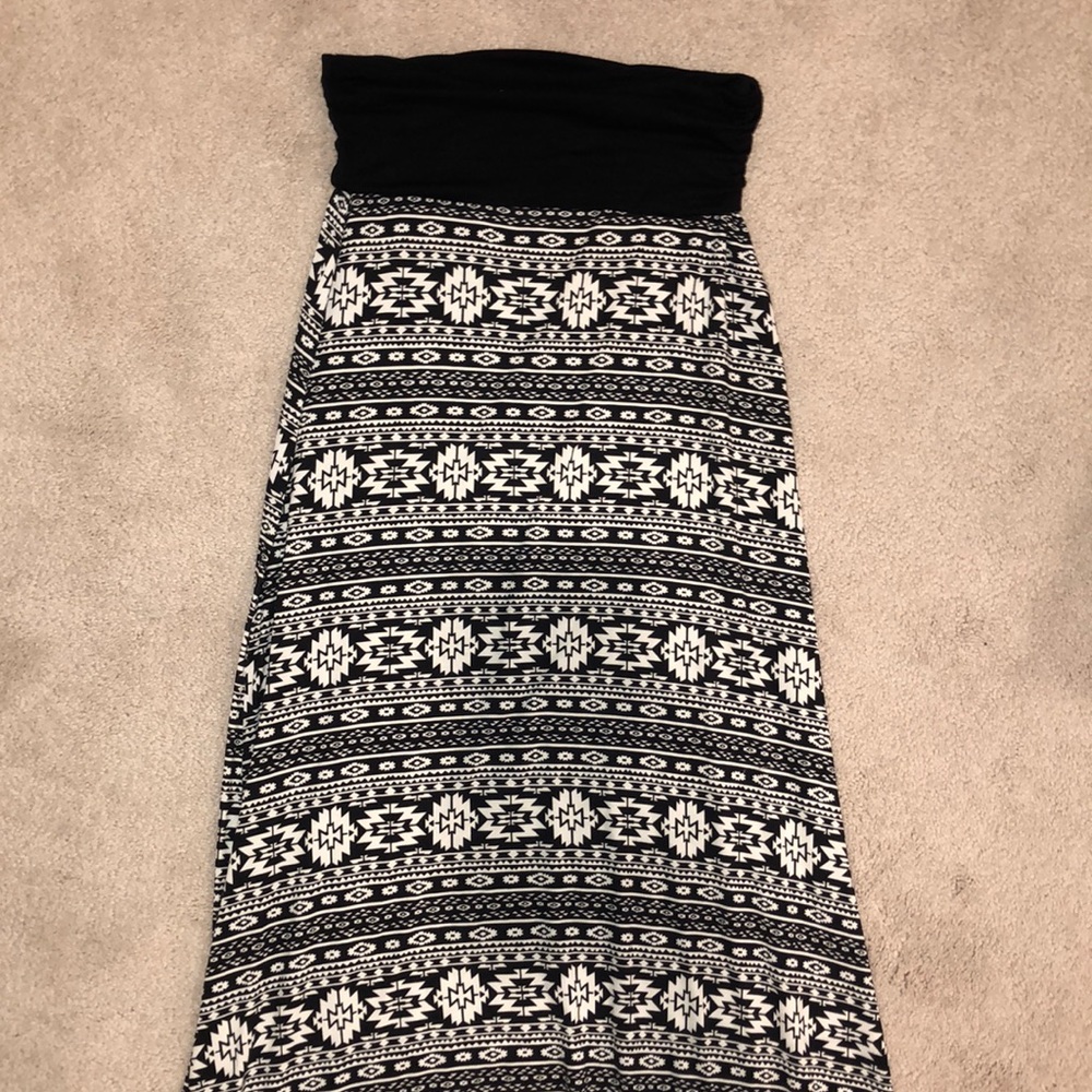 NEW B&W MAXI SKIRT